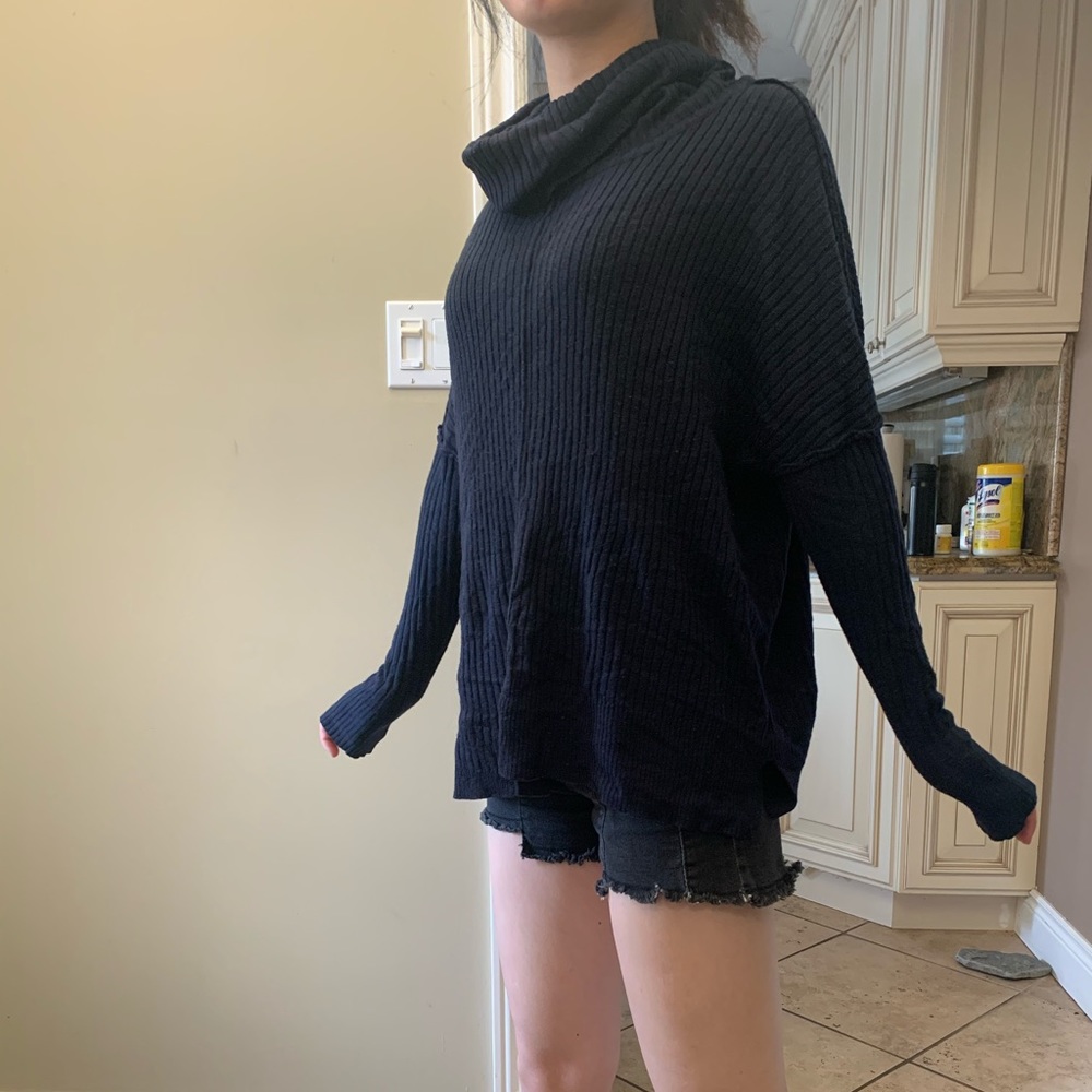 Mendocino Oversized Navy Turtleneck